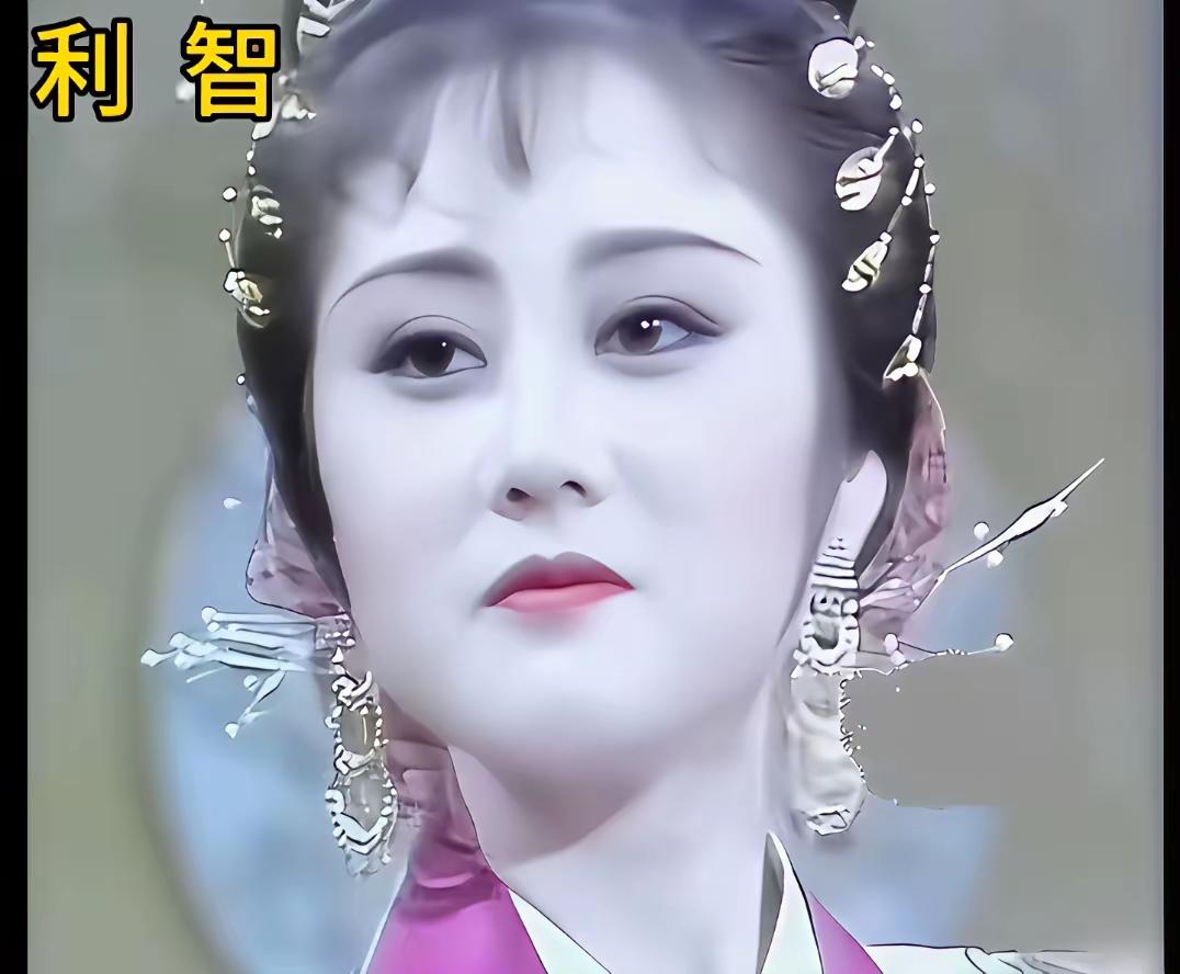 天呐，年轻时候的利智，这么漂亮的吗 ？这颜值也太高了吧，尤其是皮肤简直白到发光，
