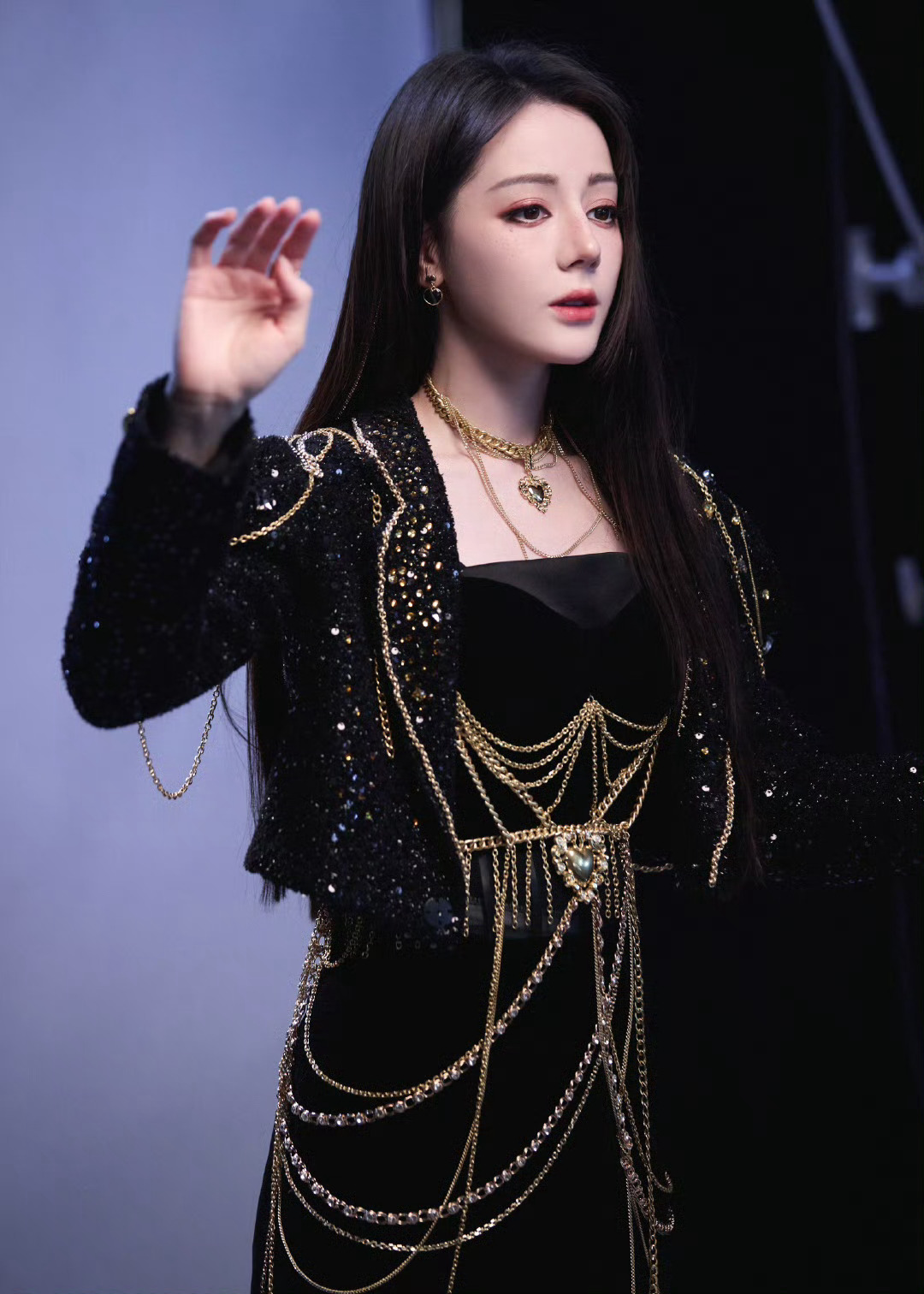 迪丽热巴黑金裙迪丽热巴神秘闪耀迪丽热巴神秘闪耀，美，[彩虹屁][彩虹屁] ​​​