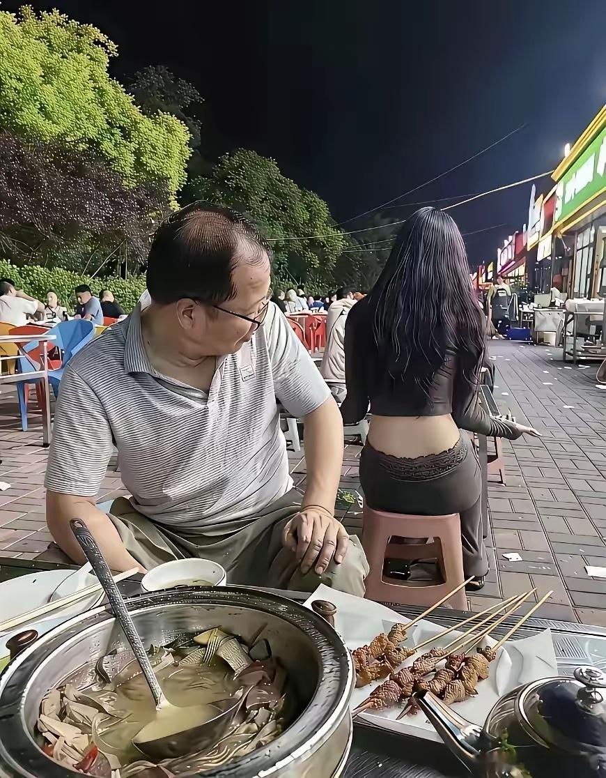 大哥，锅里面的肉还香吗？ 