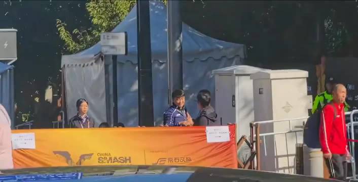 #王皓被激怒找警察# 乒乓球该好好整治一下饭圈了，体育圈只看成绩，不需要粉丝！自己的鸽鸽技不如人被淘