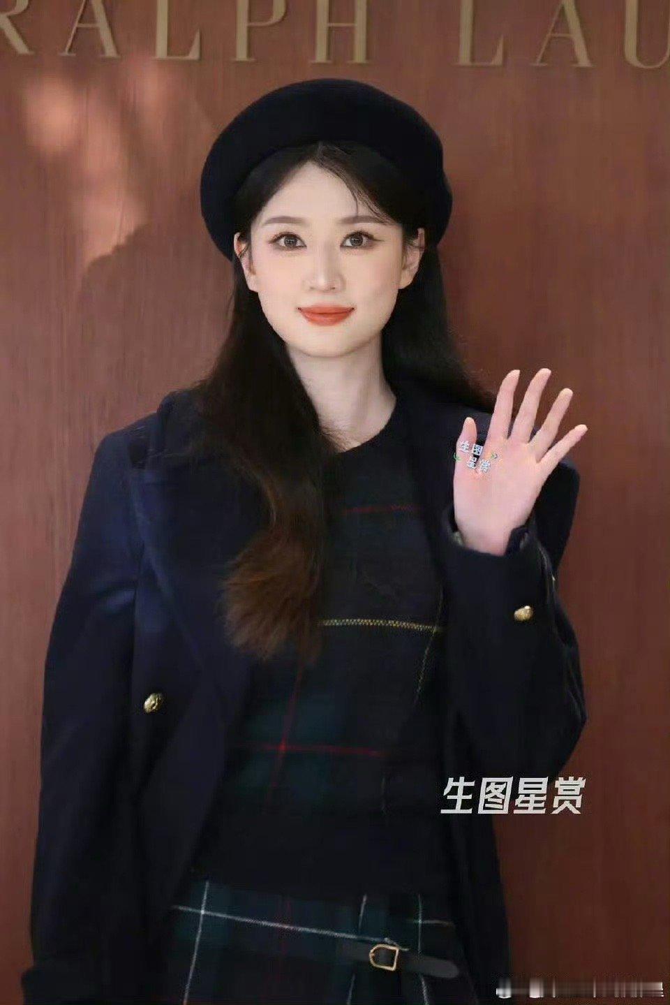 乔欣最新状态，感觉她变漂亮时尚了很多[彩虹屁][送花花] 