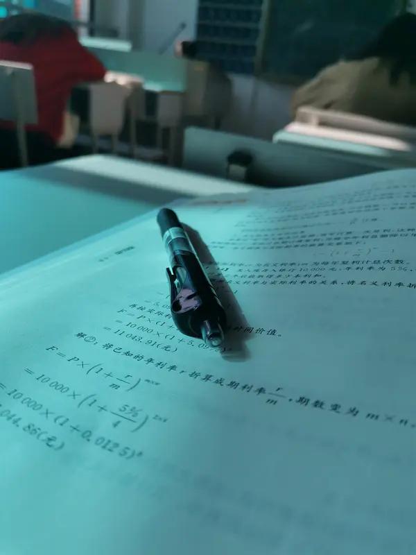 颜值、才华、人品，究竟哪一项对人最为重要？我坚定地选择人品。颜值宛如花期绽放，纵