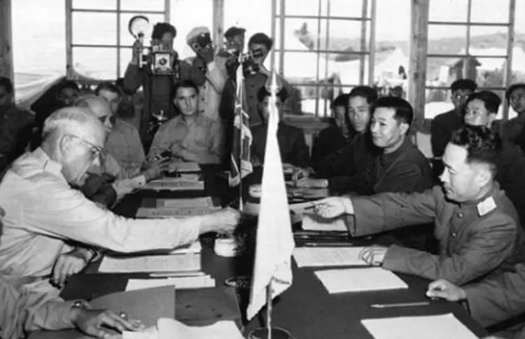 [太阳]日本老一辈学界曾有个说法——要是当年中国没出兵朝鲜，美国大兵压根儿不会跨