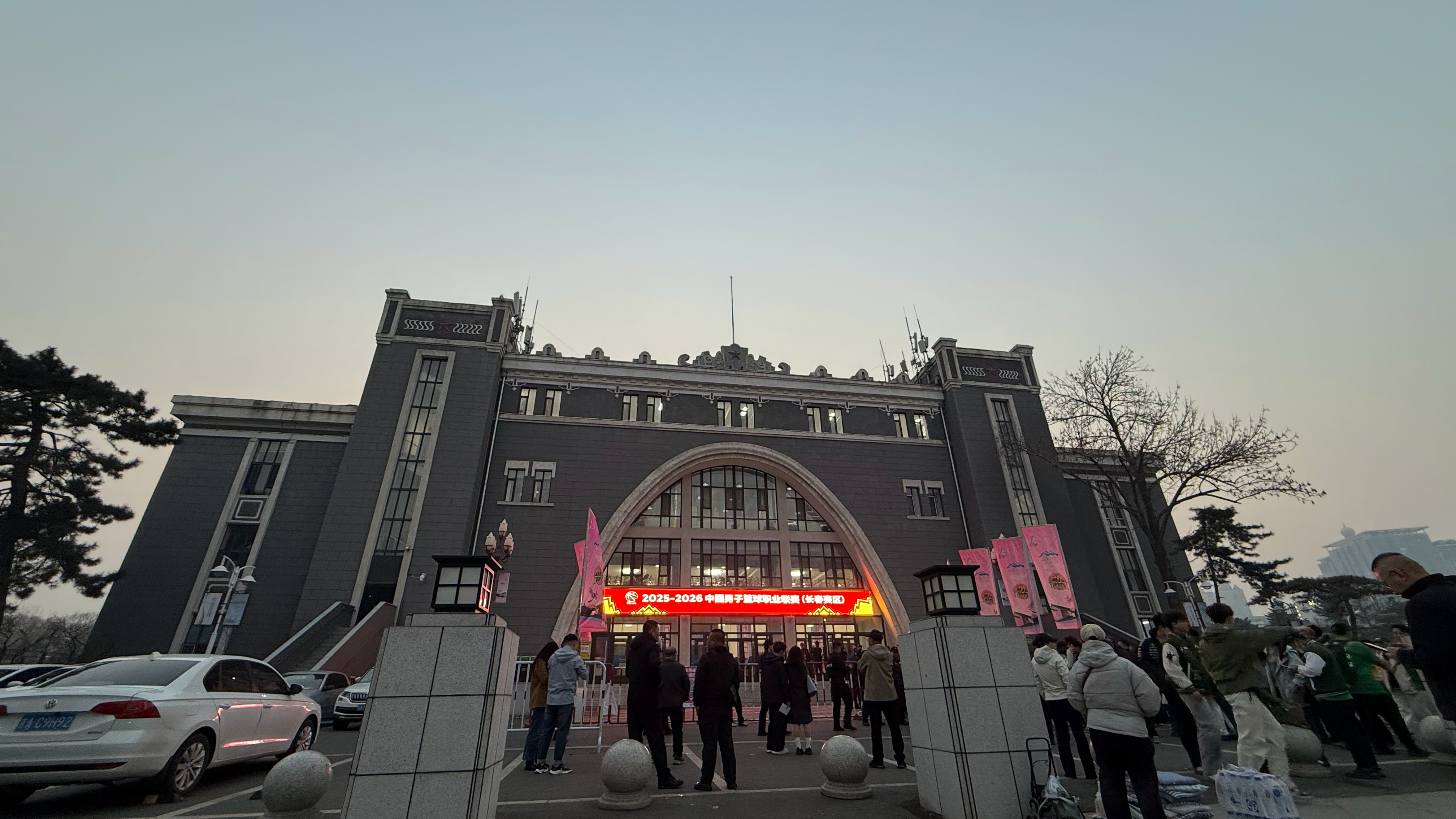 东北德比如果去其他客场是远征，那吉林应该是探亲吉林男篮vs辽宁男篮