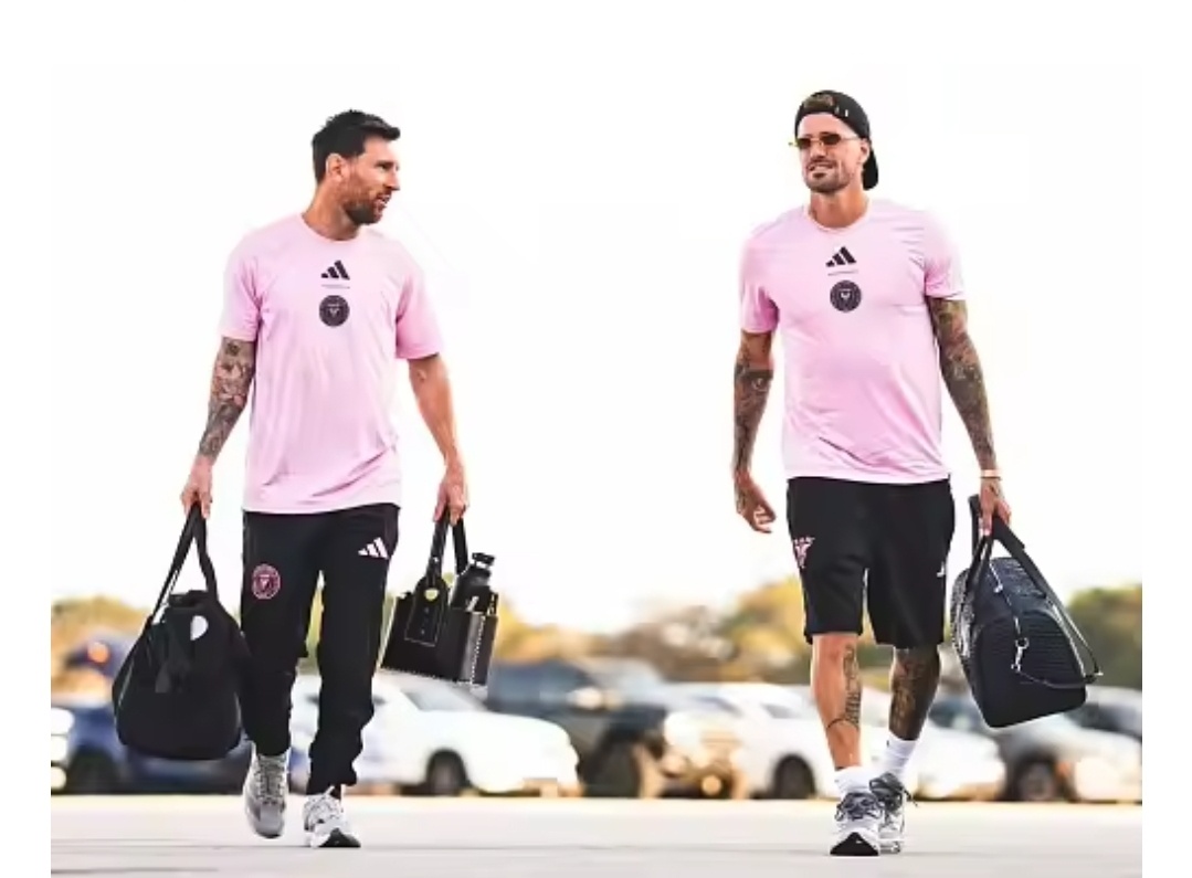 梅西随队前往洛杉矶，有望在新赛季揭幕战中出场据迈阿密国际官方社媒发布的图片消息，