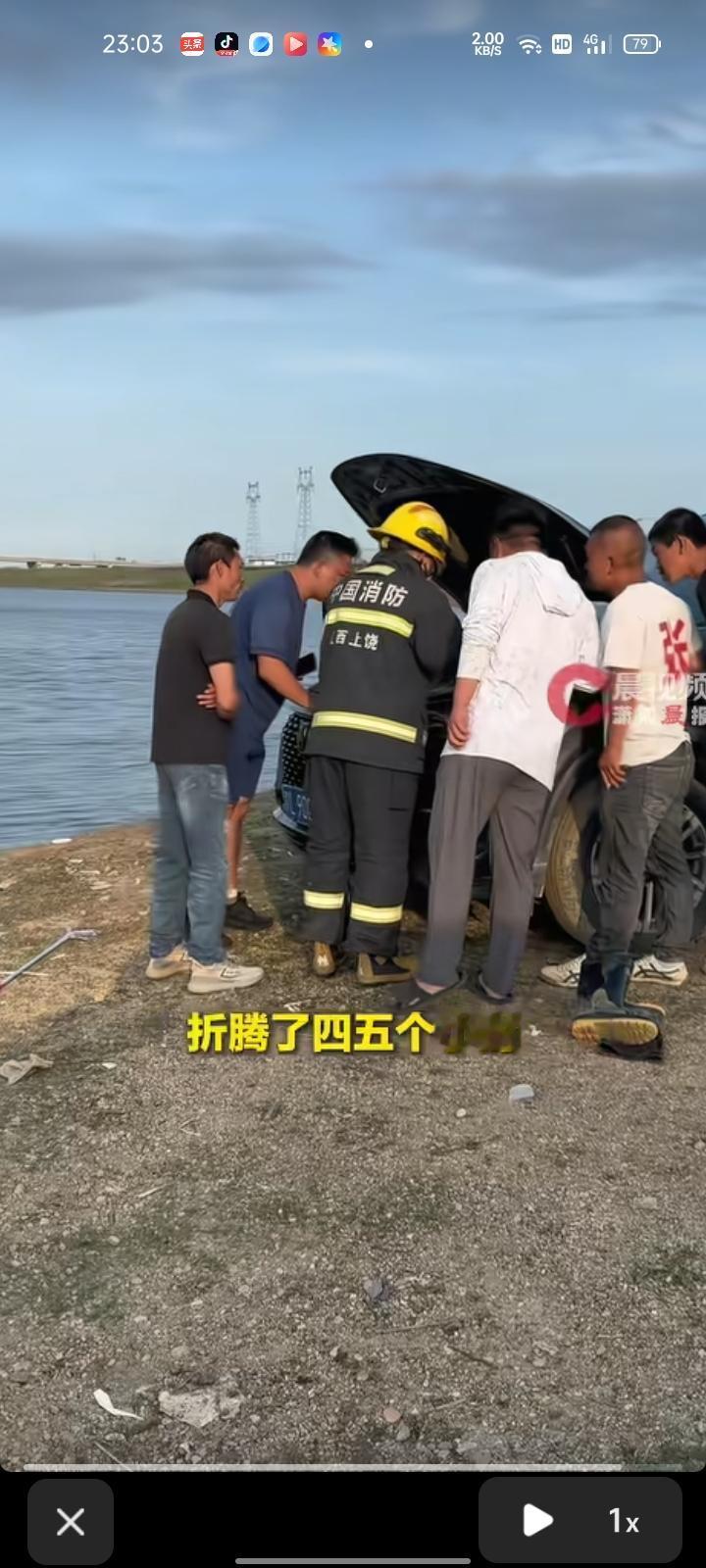 5月15日，上饶市鄱阳县。男子钓鱼时意外钓上一条大蛇，一番驱赶后，蛇竟直接钻进车