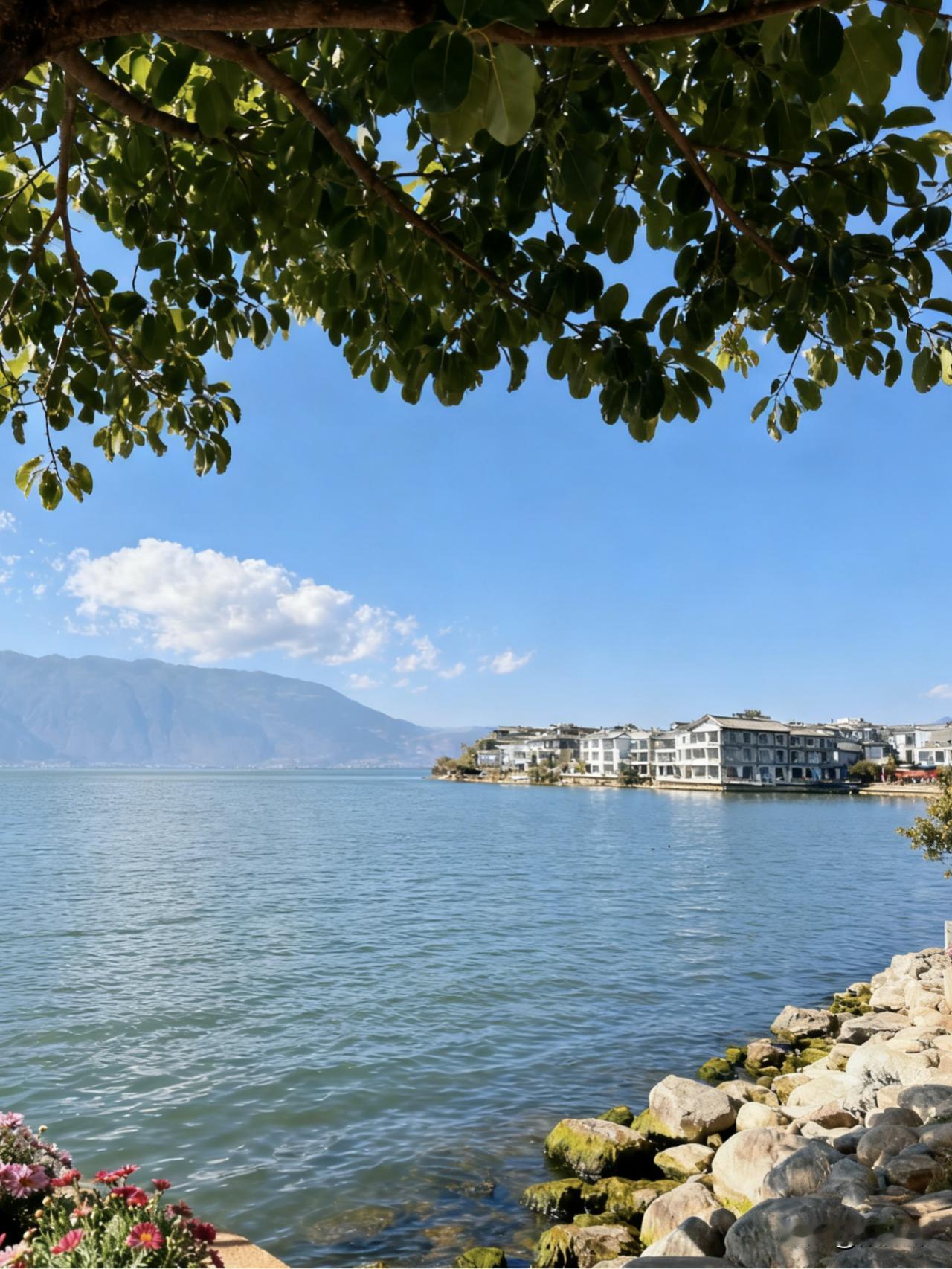 一位中年妻子说：“两口子过日子无非就是一起吃饭、一起睡觉、一起聊天。”

别看这