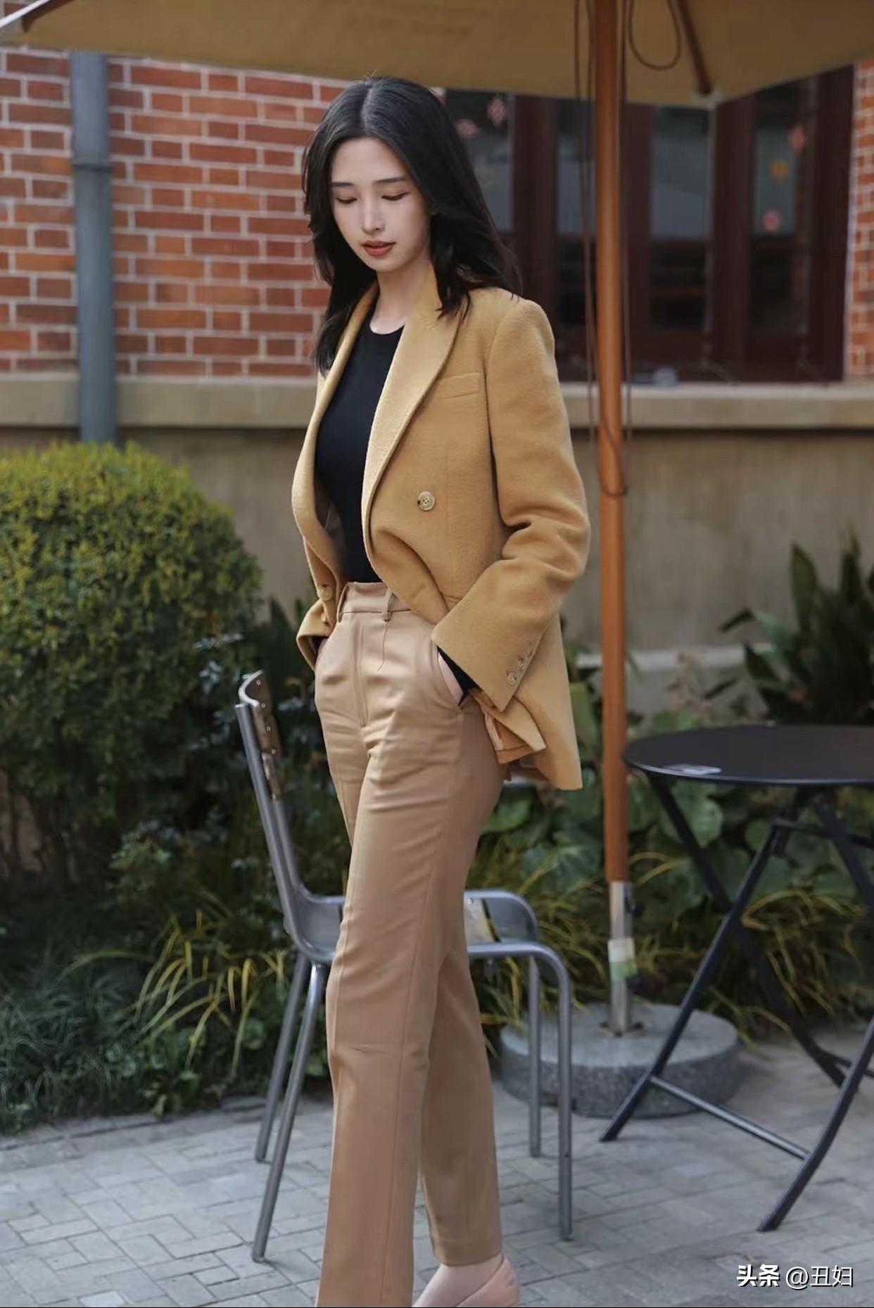 真正有气质的女人，心里有主意，不跟风、不内耗，按自己的节奏生活，不被外界评价左右