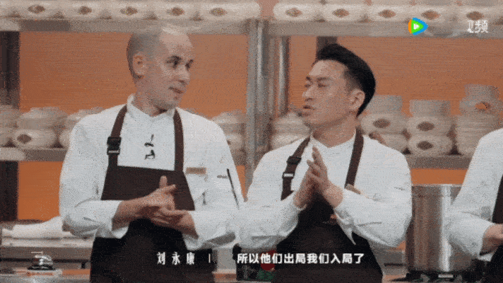 开局低迷到让人揪心，一桌单的成绩足以击垮心态，可他们没有摆烂内耗，反而抱团发力，