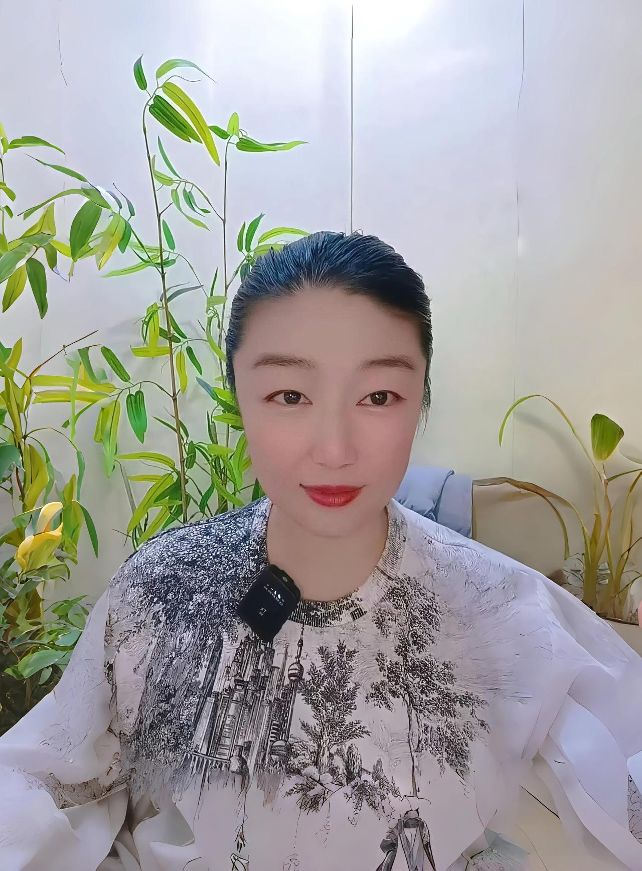 李雨禅被拘留12天后释放，释放后就迫不及待发视频，说咸阳有个二手车的老板让她过去