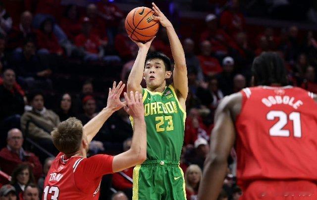 林葳NCAA得分创生涯新高林葳NCAA绝平三分 全场比赛结束俄勒冈大学85-88