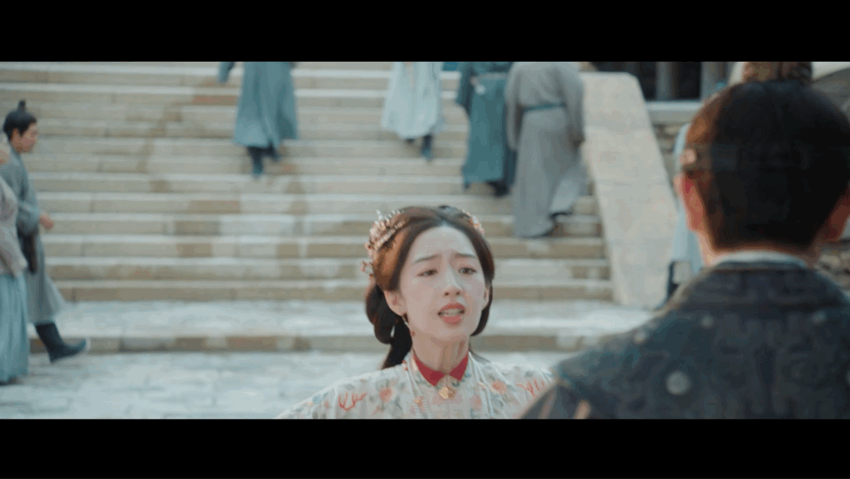 花开锦绣导演拍暧昧没轻没重的 邓科拍暧昧的原则大概是：能靠近就不碰，能擦过就不停
