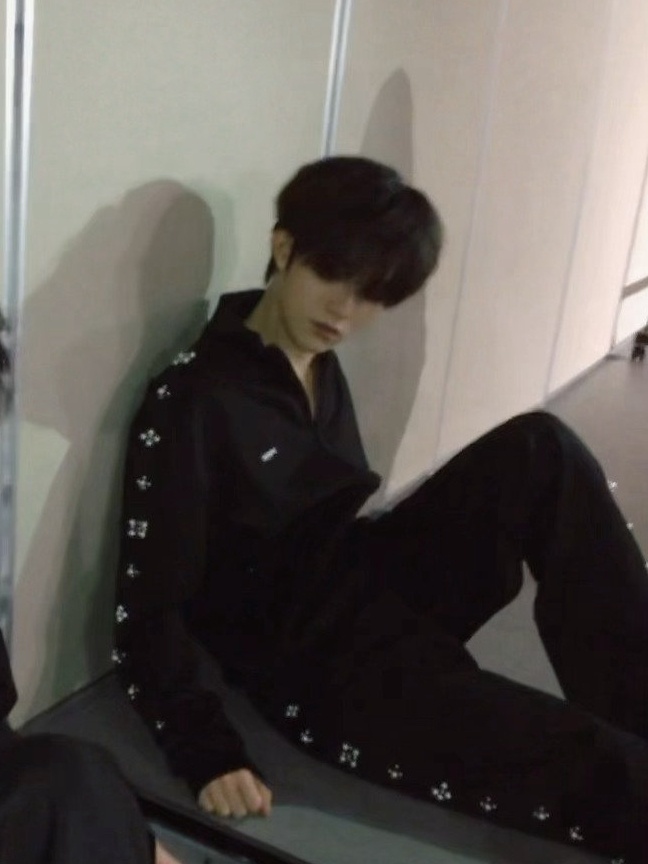 好瘦呀就像一个精致的bjd娃娃。 