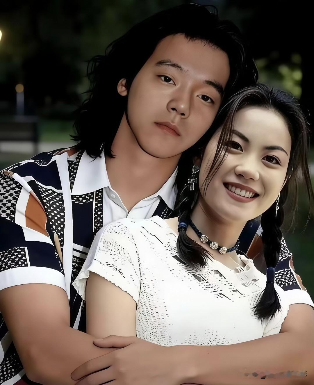 王菲窦唯：神仙爱恋太上头！

谁懂啊！年轻时的王菲和窦唯，简直是乐坛最敢爱的神仙