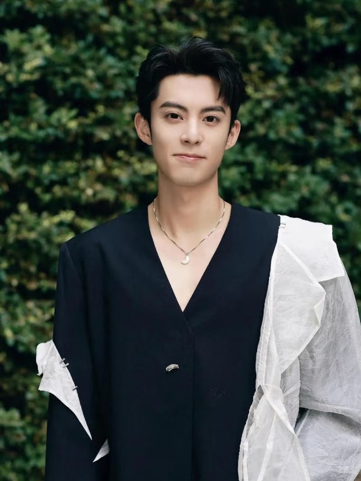 王鹤棣大年初四开工王鹤棣客栈主理人大年初四开工，红红火火开业啦！不愧是认真搞事业