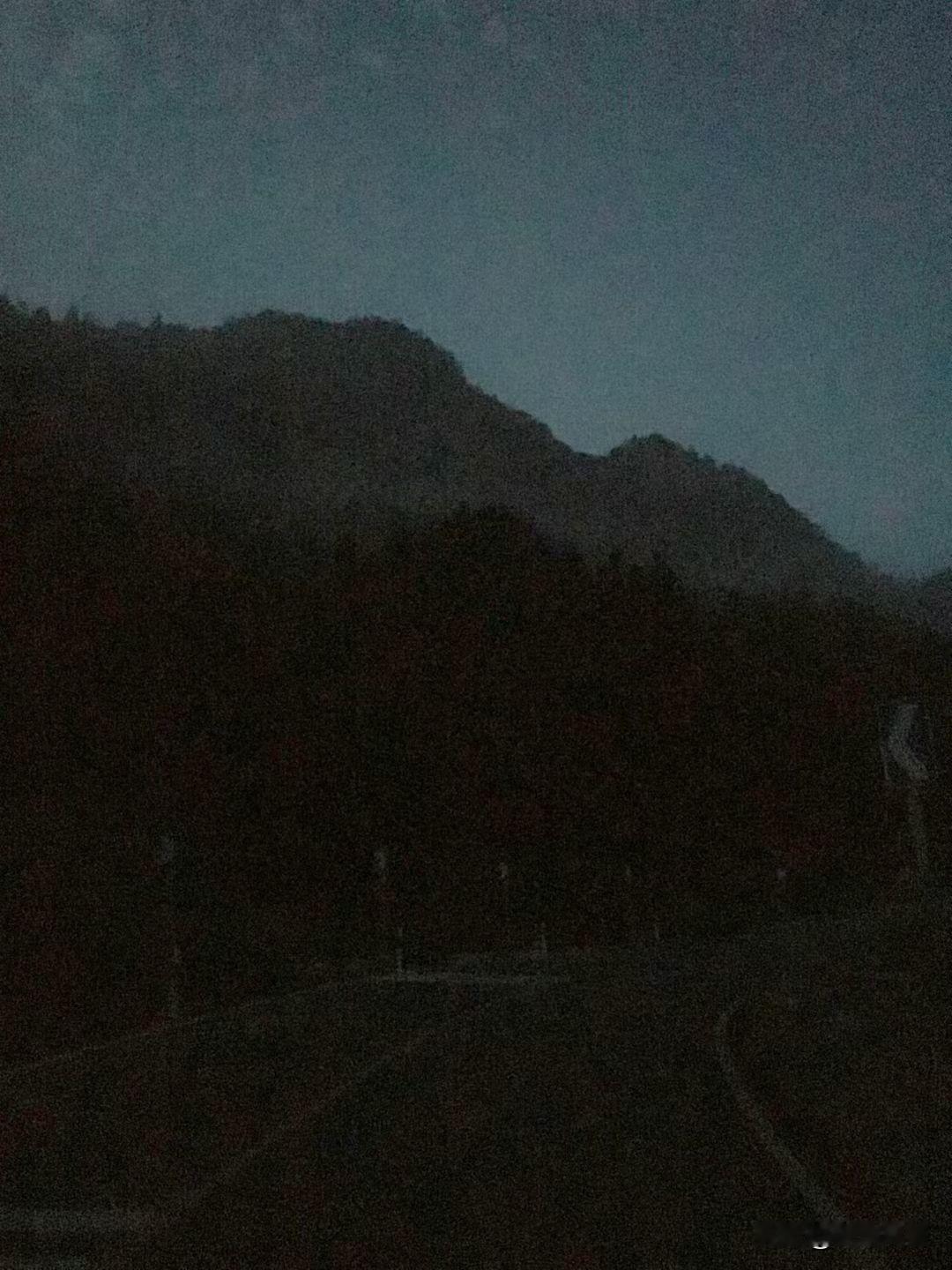 2025年中元节的凌晨和夜间，我还孤身在鄂豫皖大别山的山路上艰难骑行，一如平常！