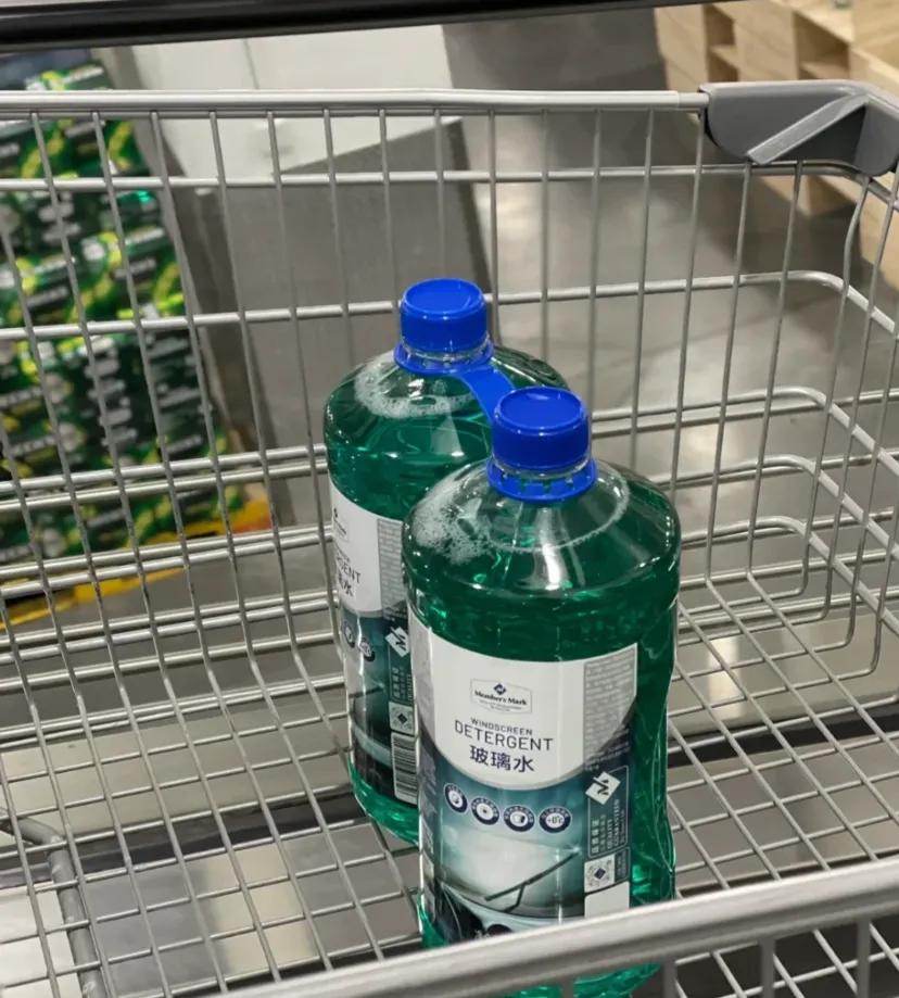 特斯拉一定要加玻璃水吗?加清水不行吗
我很好奇玻璃水的成分是什么诶
感觉洗玻璃的