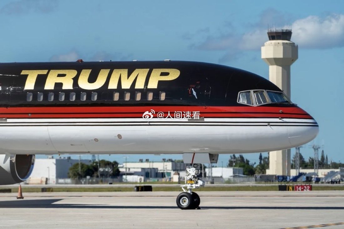 美州长签署特朗普机场命名法案佛罗里达州州长罗恩·德桑蒂斯签署了一项法案，拟将棕榈