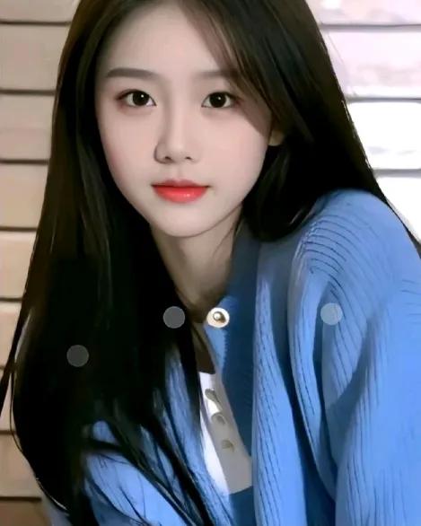 张晓在图书馆的角落里偶遇了李梦。张晓一直是个内向的男孩，从未有过女朋友。李梦的出