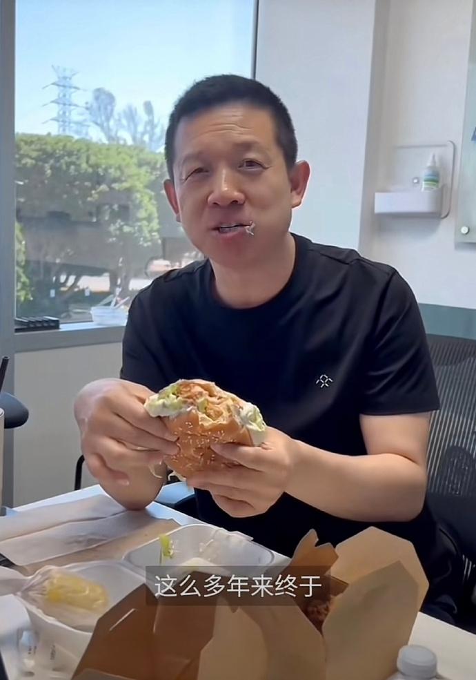 也许，在吃到家乡味道的那一刻，贾跃亭真的想回国了，祝福他吧！
