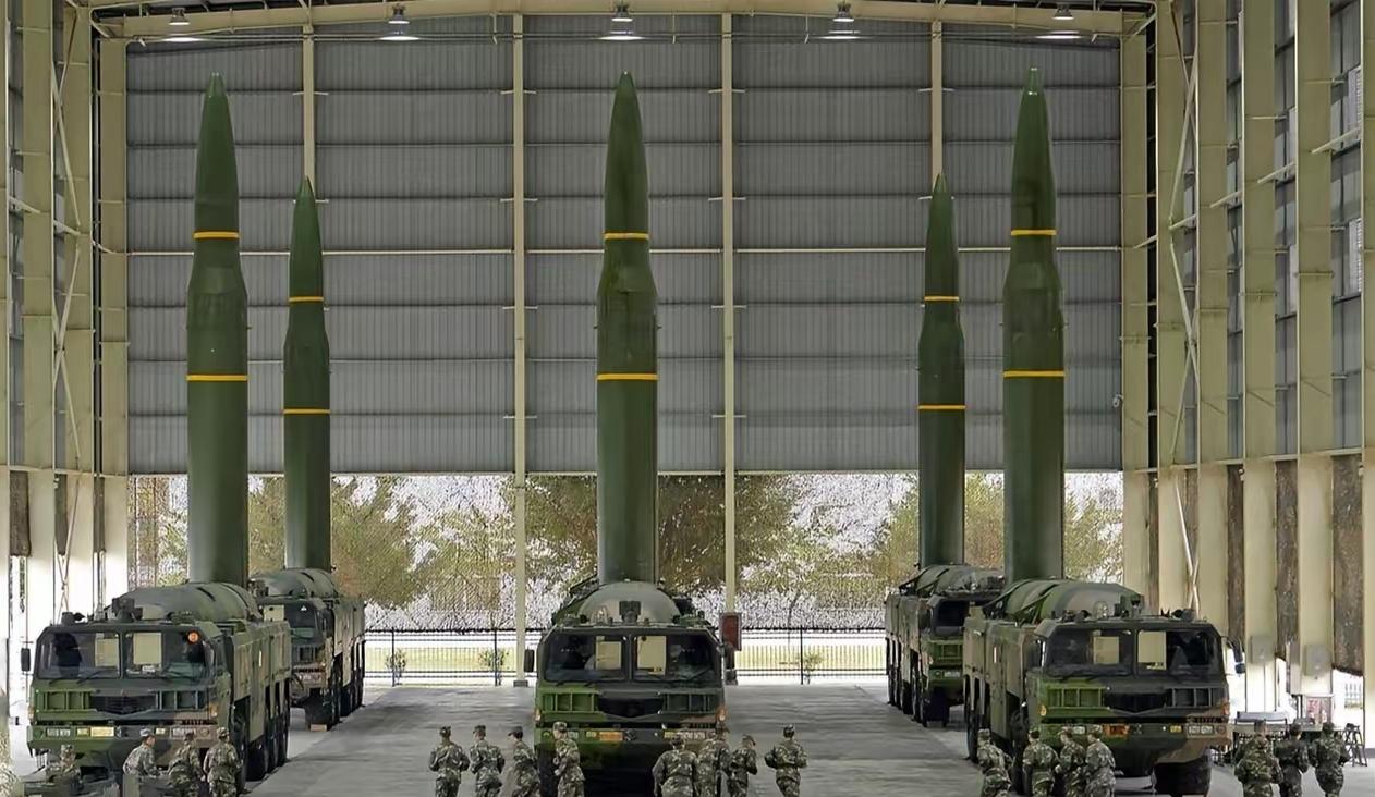 别再迷信局部对抗的小伎俩，破解美国霸权的核心，从来不是盲目热战，而是戳穿它转嫁战