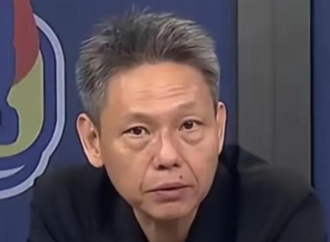 台湾时事评论员谢寒冰表示，你们知道中国大陆这两天在干什么吗？他在给全国的退伍军人