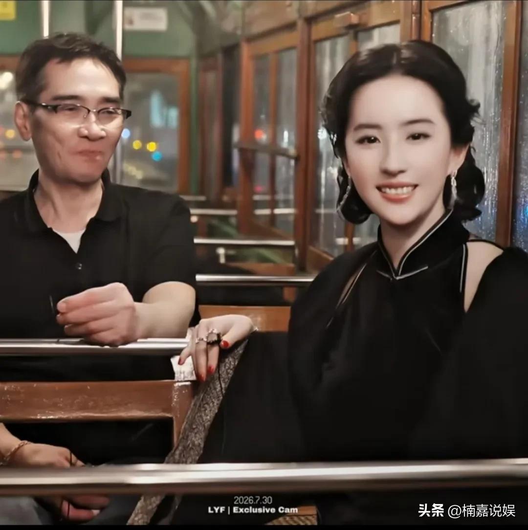 刘亦菲的美貌真的是无可挑剔了哈，以为她的现代装够惊艳了，没想到她的复古民国风，更
