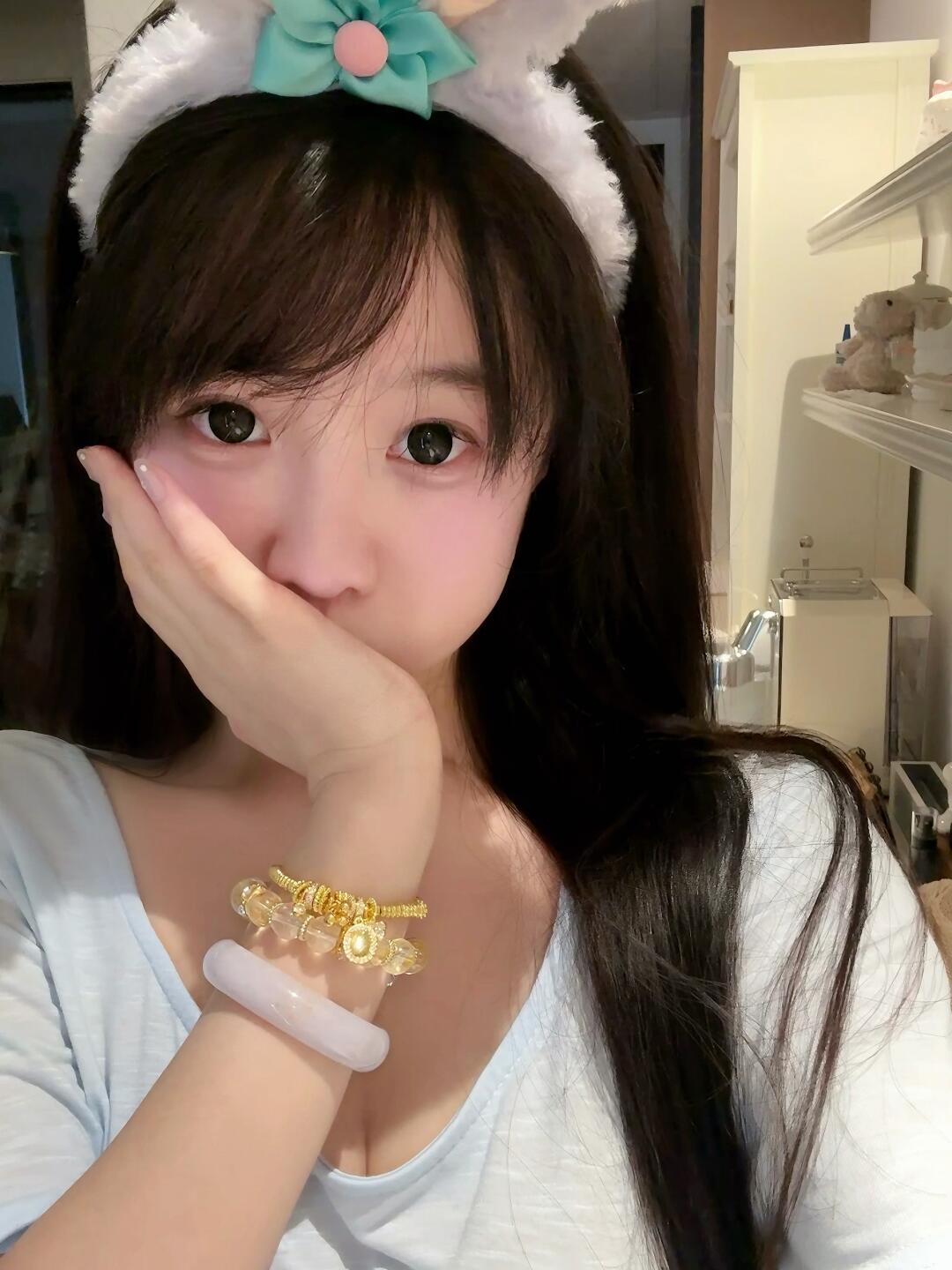 新鲜出炉的手串！必须配一张自拍🤳🏻