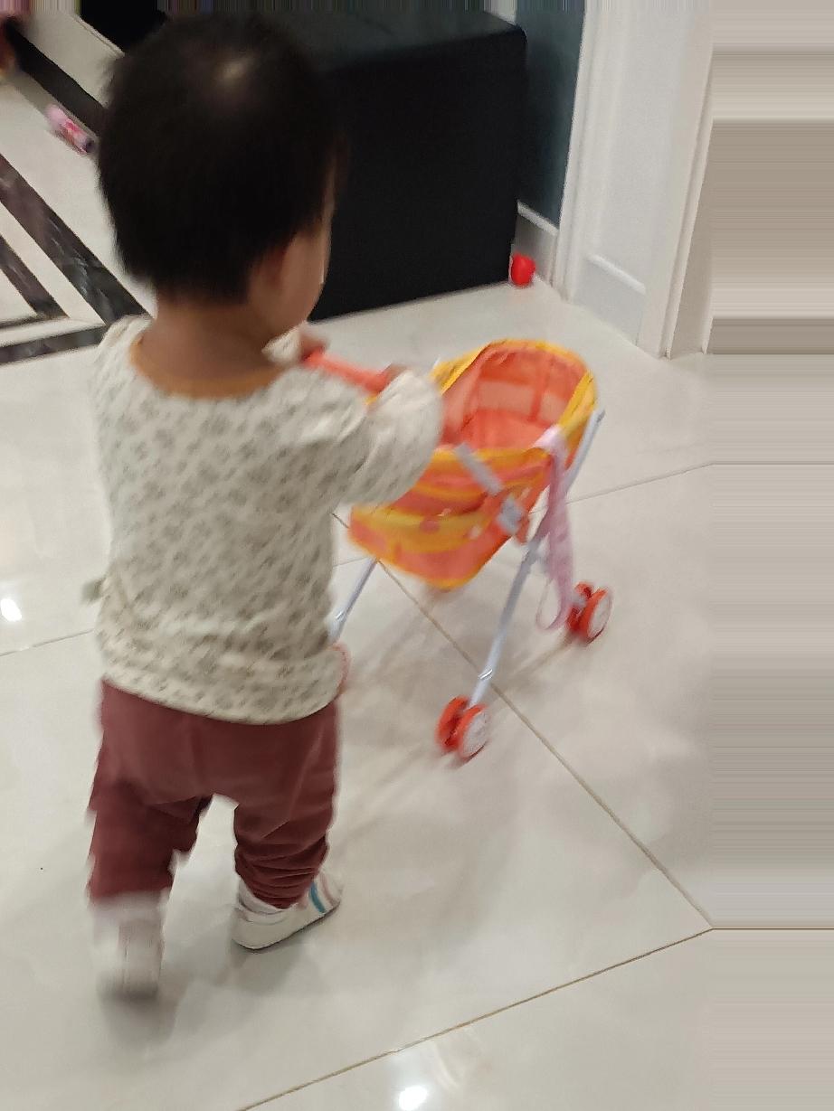 现在又是什么病毒🦠啊？怎么躲不开呢？
今晚没回家，我家二宝发烧了，39.4，小