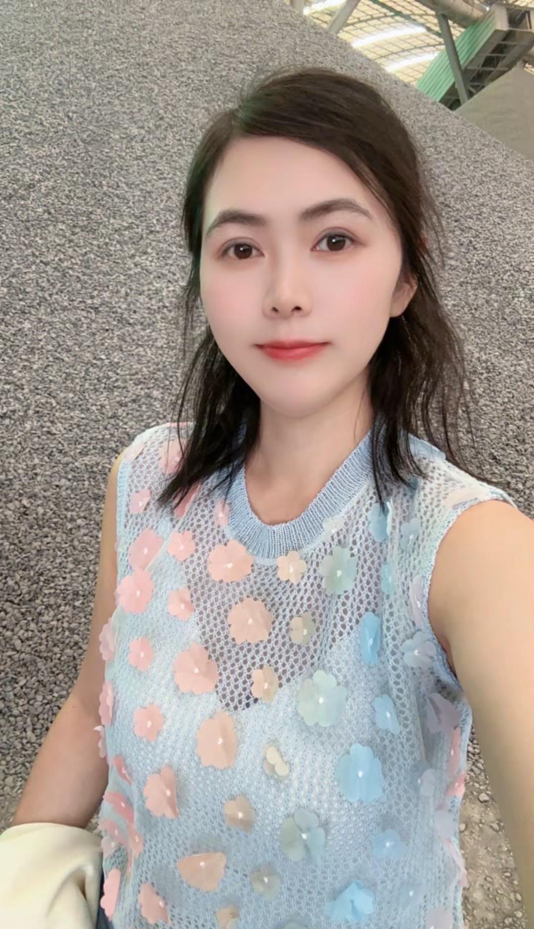 我的心气在慢慢消散。          不再像以前那样热烈执着顺着生活走 平淡度