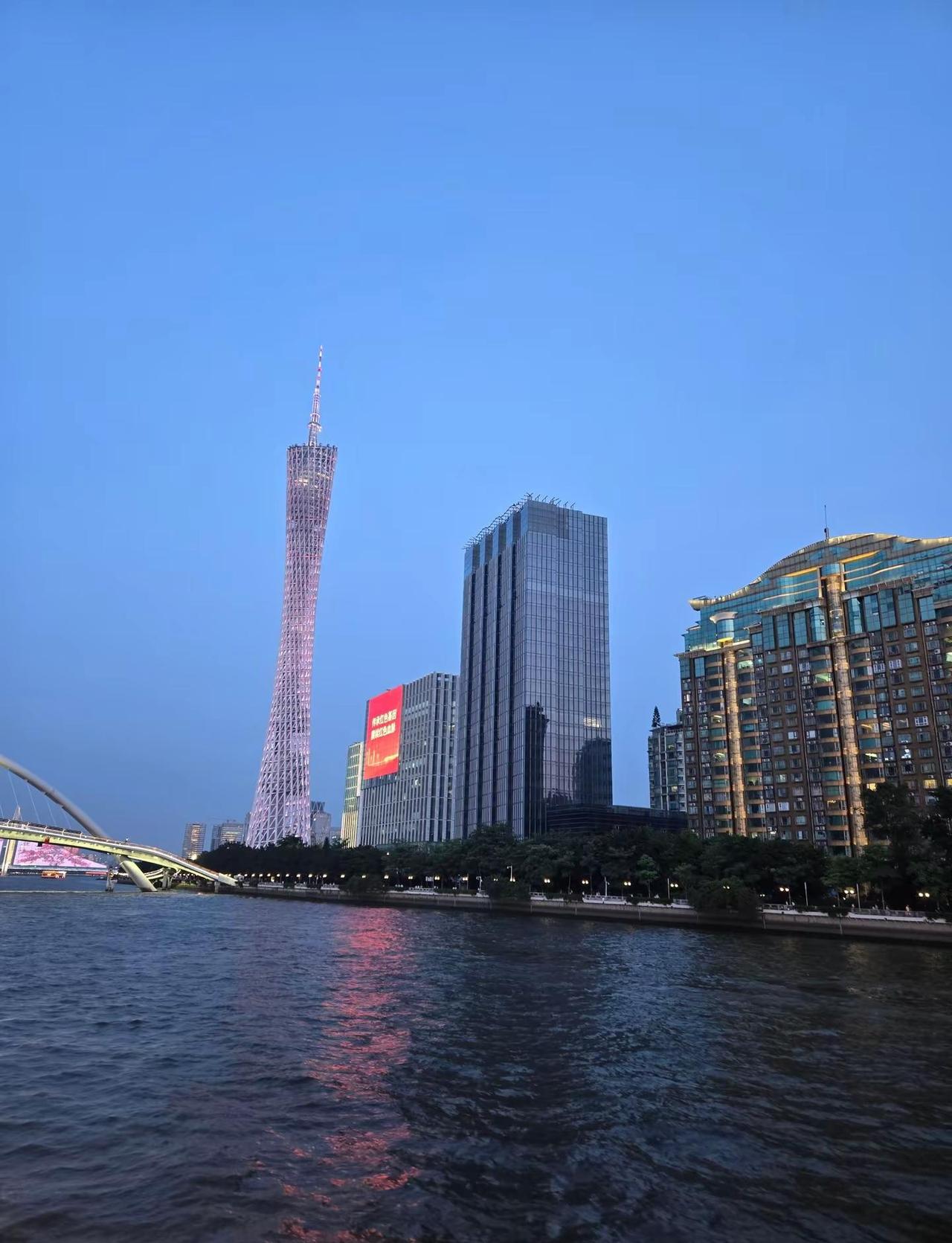广州塔📍 点亮珠江两岸 广州塔