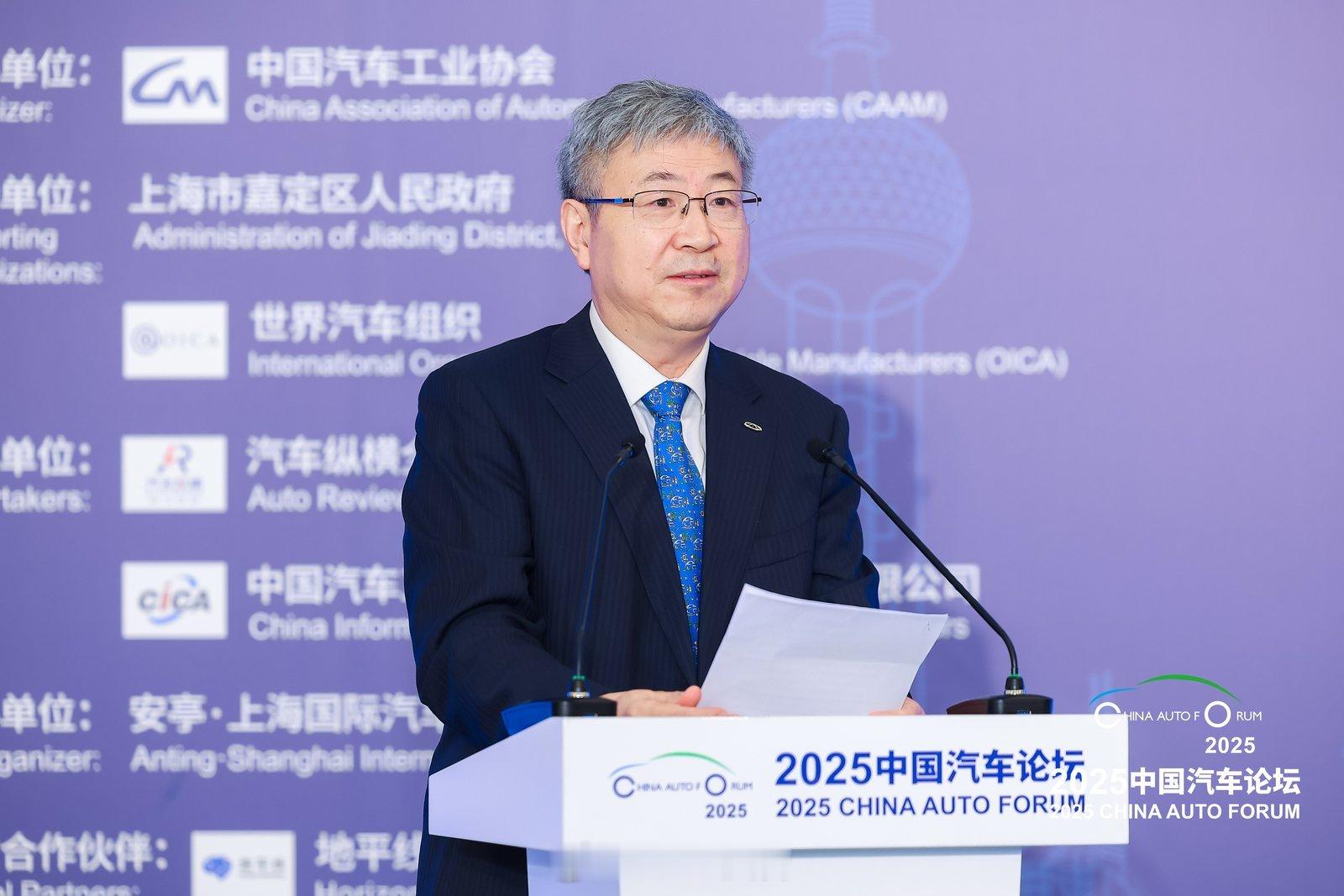 在2025中国汽车论坛上，奇瑞董事长尹同跃呼吁汽协。“多组织一些饭局，汽车行业要