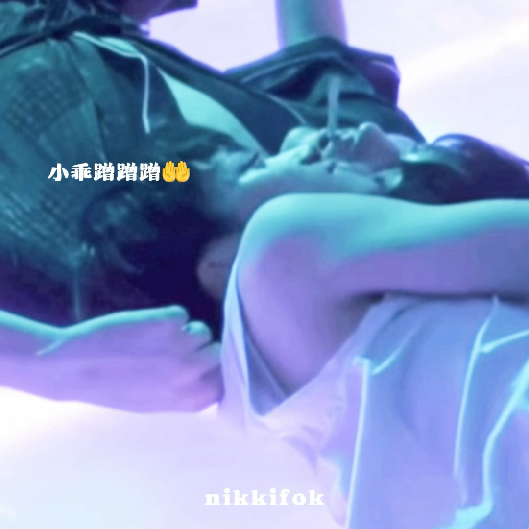 他像小猫一样贴过来蹭蹭我🤤🤤🤤 