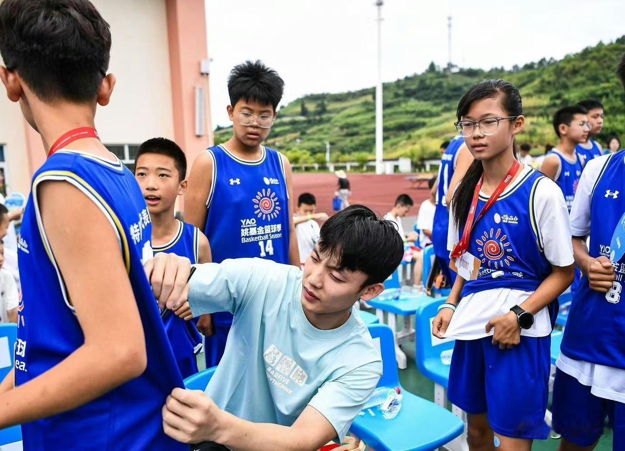 徐杰赢得认可！奎因谈徐杰：

“徐杰是我非常喜欢的队友，他是出色的球员，同时性格