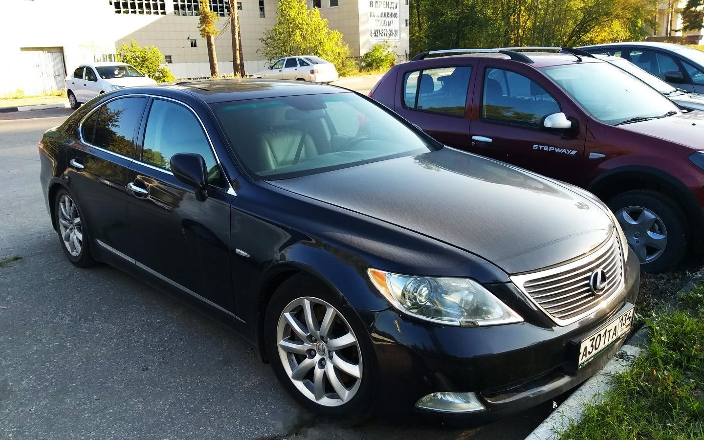 Lexus LS / Bentley Flying Spur / BMW 7-s