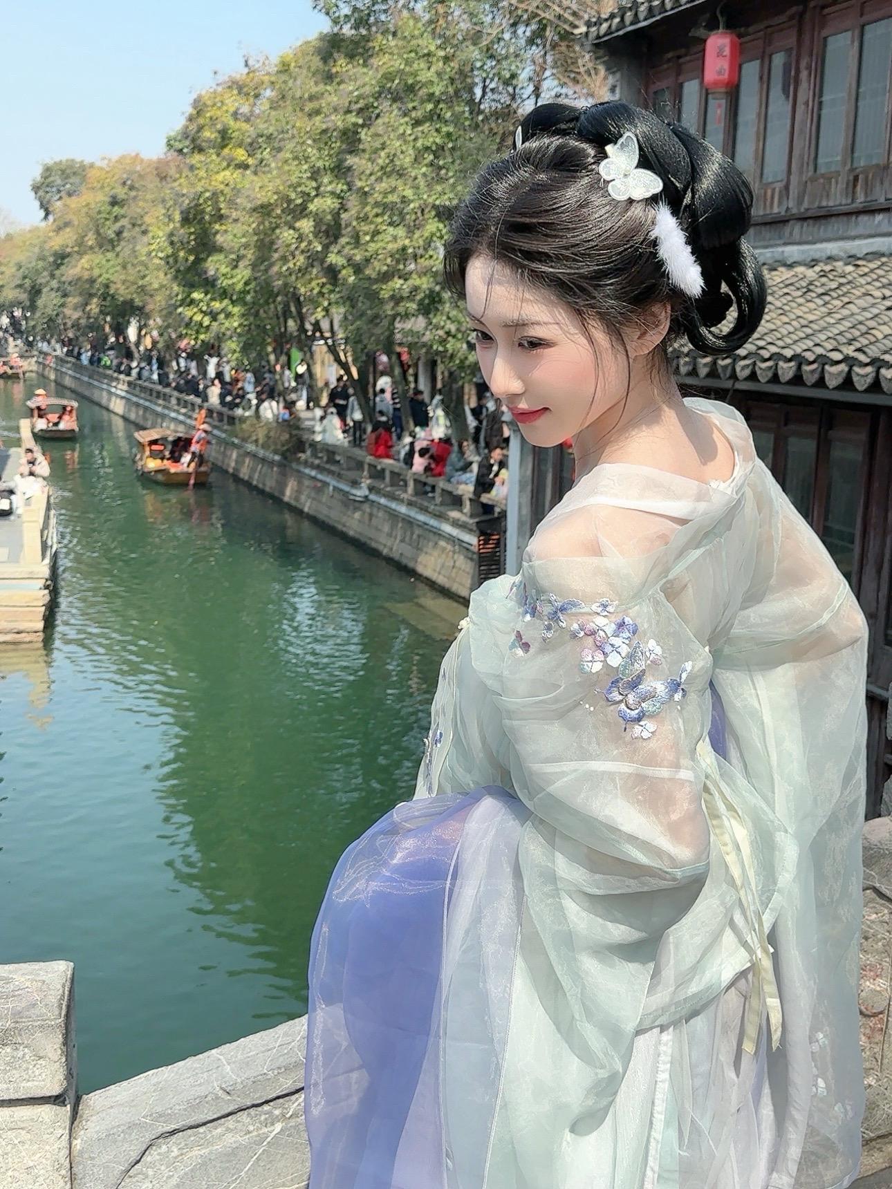 春知晓。
