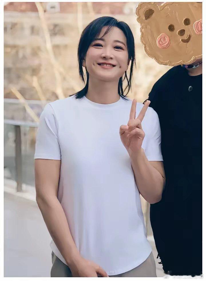 大家不要羡慕贾玲，我们永远不可能成为她，仅仅这一点，我们很多人都没有，那就是毅力