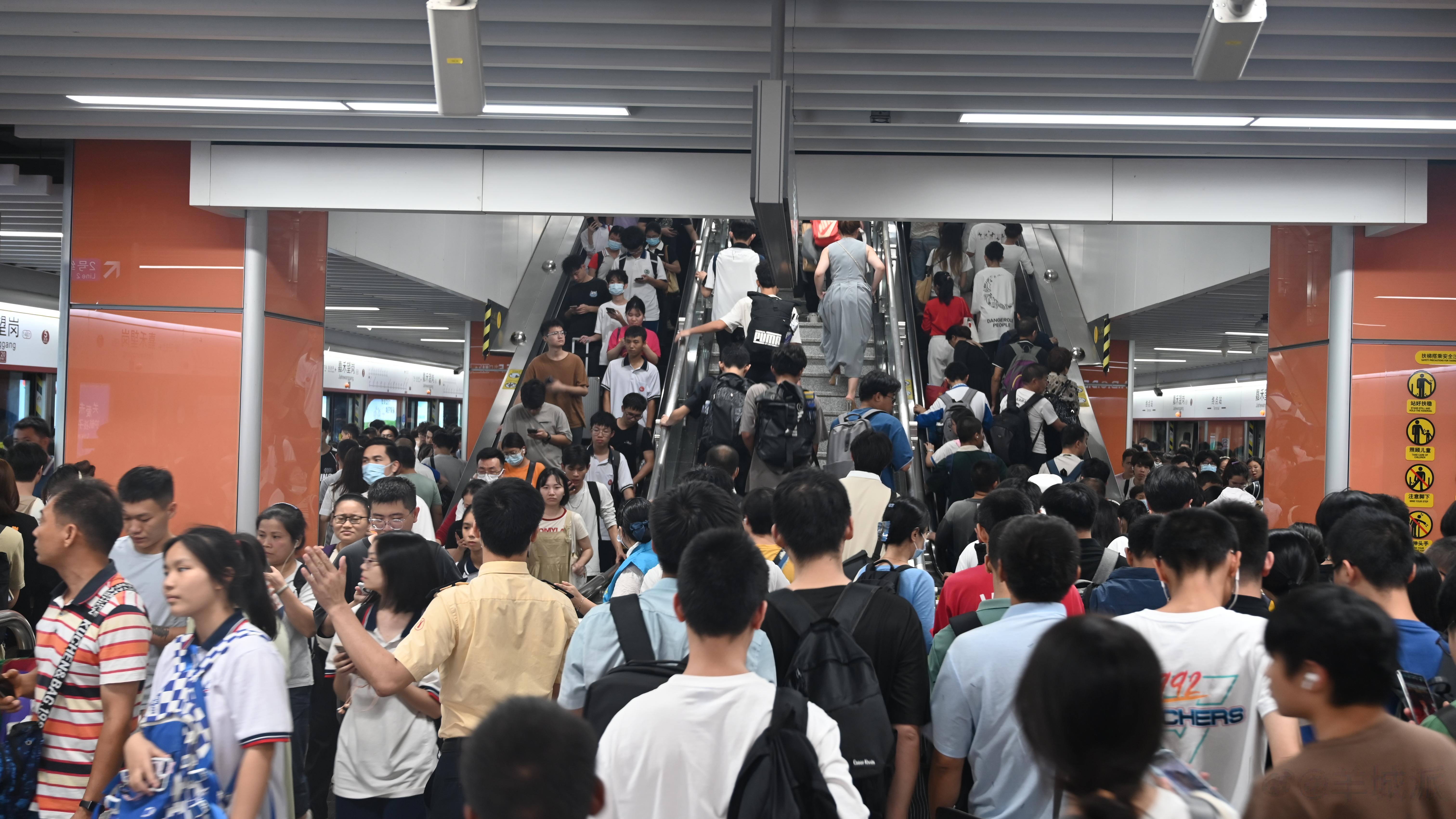 【1108.6万人次！广州地铁刷新年内单日客流新高】羊城晚报全媒体记者从广州地铁