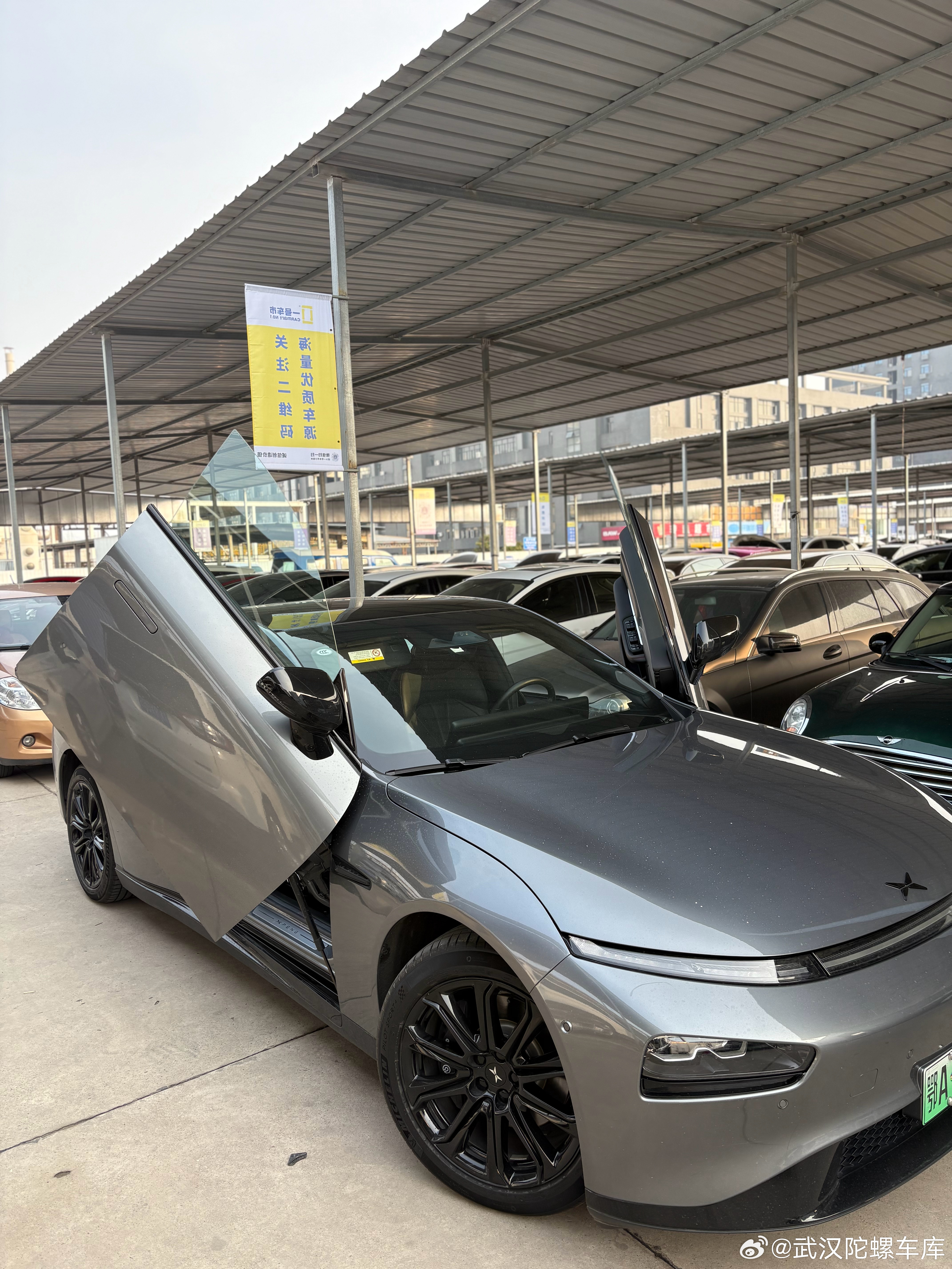 收了台大哥车库里最便宜的车21年的小鹏P7 鹏翼版仅0.79万公里 车多了大哥开