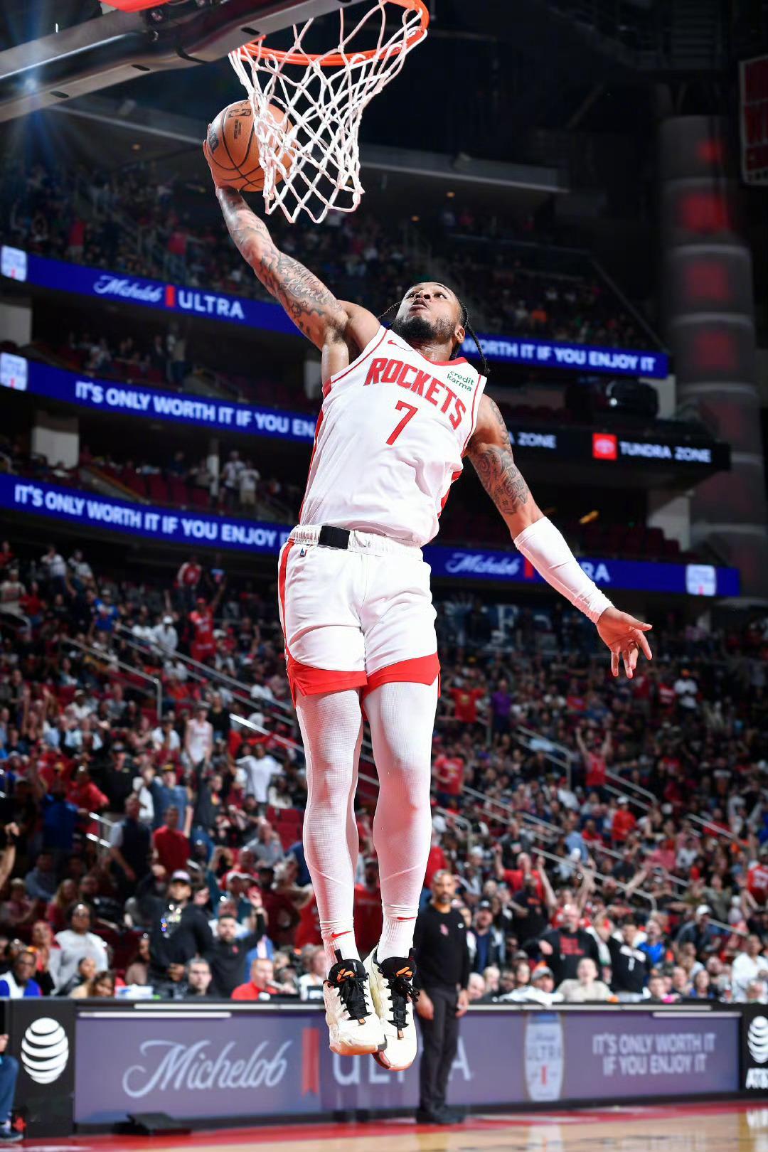Mike Scott:今天奥克洛和鲍尔的交易之前，公牛和掘金等球队对于惠特摩尔很