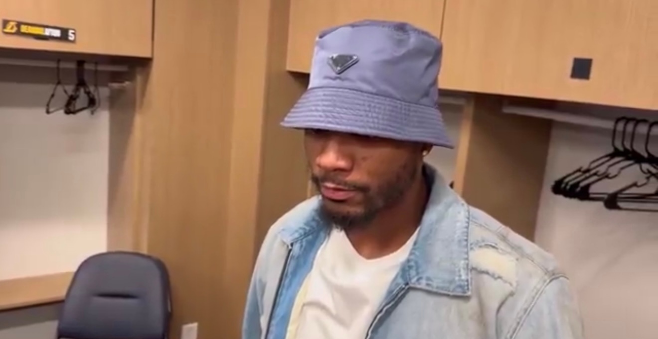 赛后采访，斯马特给湖人本赛季的强硬程度打出B+评分，他还透露自己曾因后院篮球争执