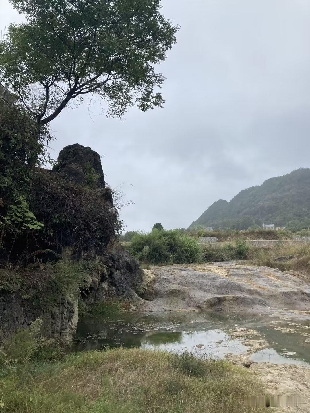 农村扎心现实：老人帮子女带娃是情分，不是本分，却被当成理所当然。
 
农村最普遍