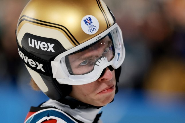 奥地利跳台滑雪选手丹尼尔·乔芬尼格的冬奥梦想破灭，原因是他被发现穿着超大号的鞋子