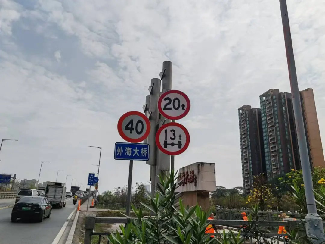 为什么新能源车要交养路费 必须要交啊！早就该交了！建议根据车重X里程系数，收取新