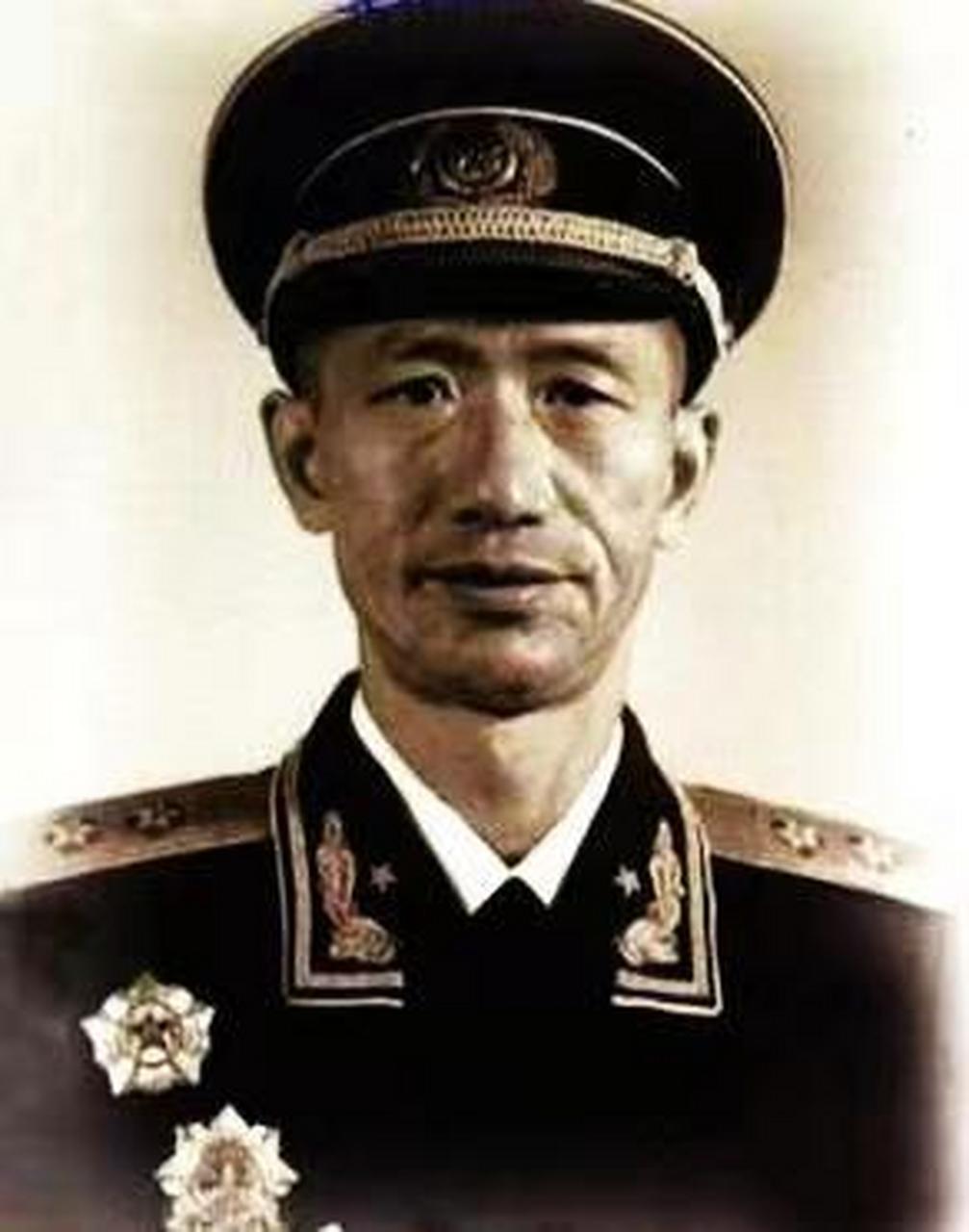 1940年，周希汉举镜一望，山梁黑点密密麻麻！再看一眼，惊呼：“日军怎么来得这么