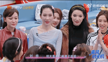 浪姐全员给阚清子过生日 阚清子被感动一秒爆哭谁被姐姐们的神仙情谊狠狠治愈了，用心