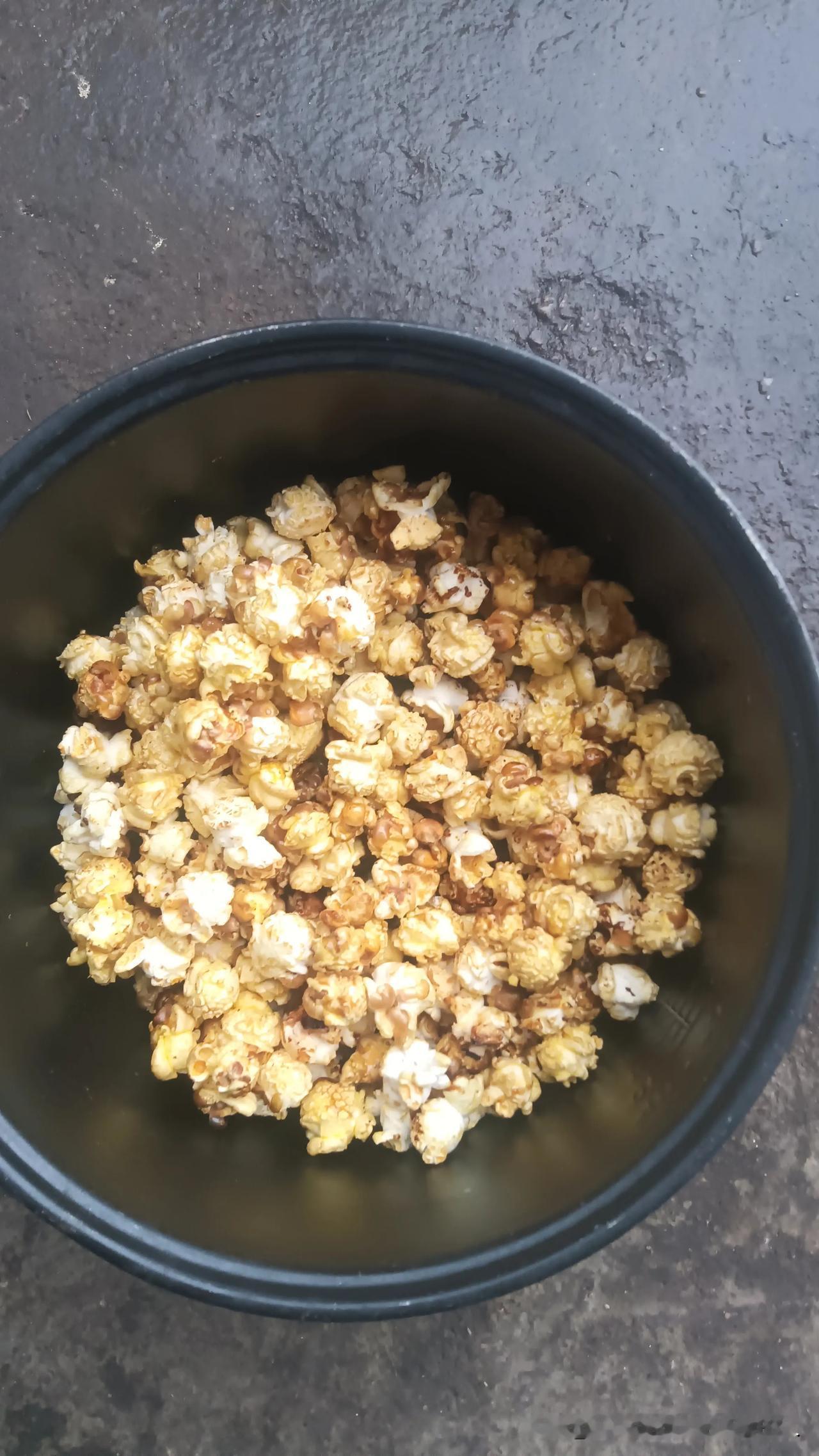 作为一个农村出身的孩子，我从不认为我比城市的人低人一等。作为农民，我并不觉得自己