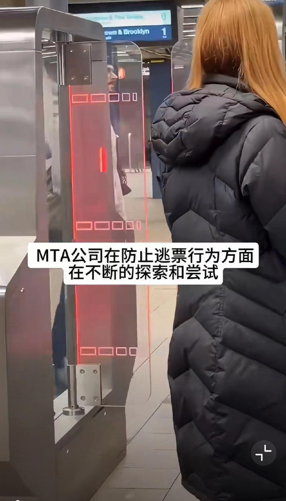 地铁站秒变断头台，美国纽约一女子疑似地铁逃票被夹头...为了打击日益猖獗的地铁逃