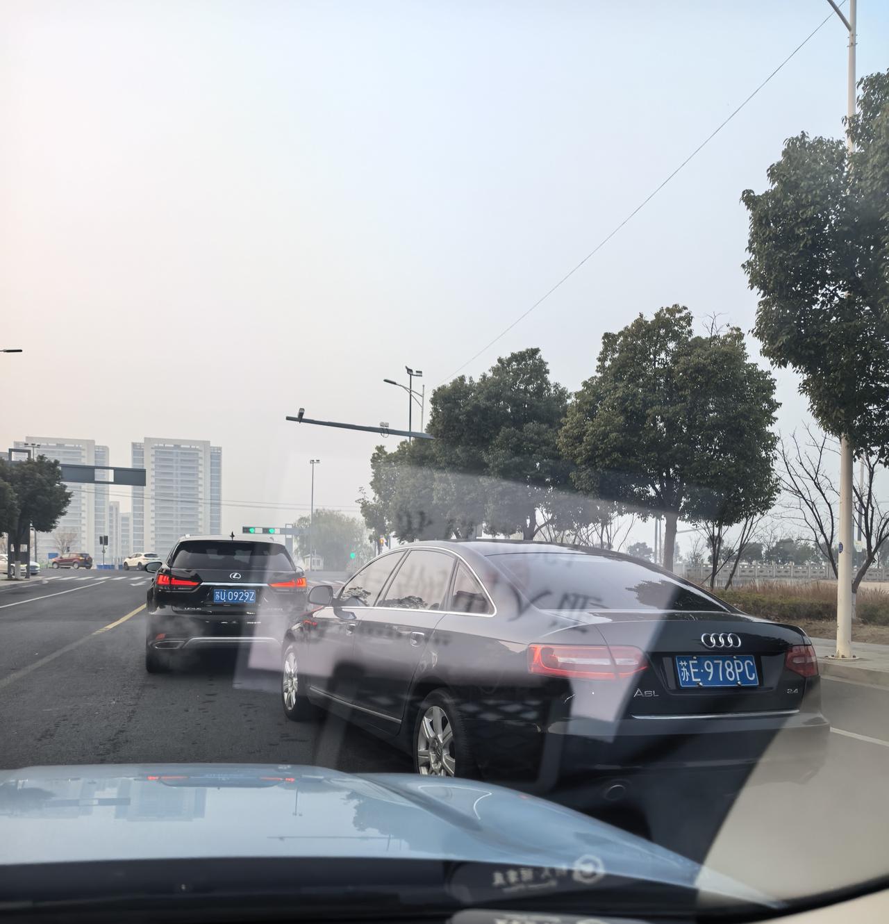 这种加塞行为，很令人讨厌！

事实存在，就不屏蔽车牌了。

2026年1月6日早