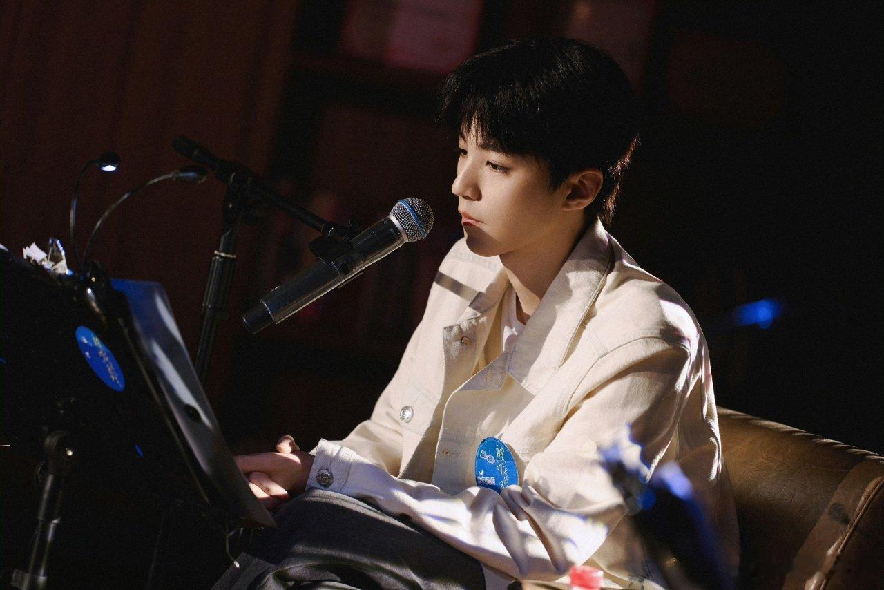 王俊凯切回歌手大号了 养成系爱豆的成长从未停止！三个月封闭打磨话剧演技，转身回归